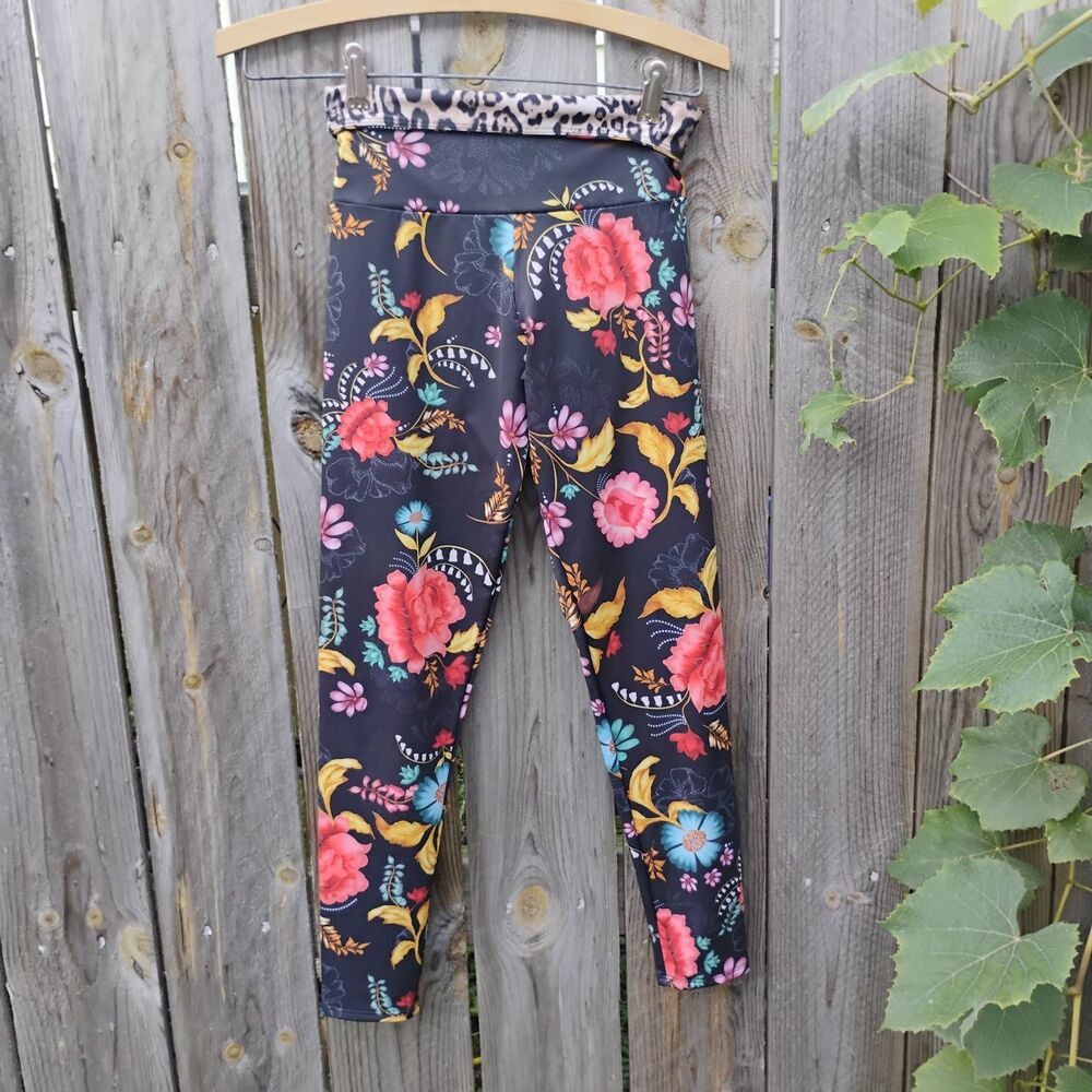 Onzie Flow Highrise Leggings Floral Leopard Waistband XS Yoga Pants Athletic Gym